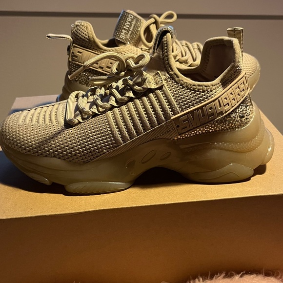 Steven Madden size 7 sneakers - Picture 1 of 3